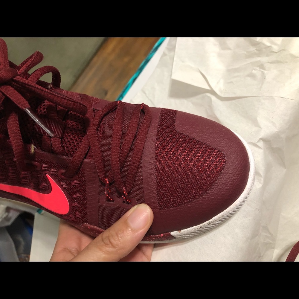 Kyrie - Picture 4 of 4